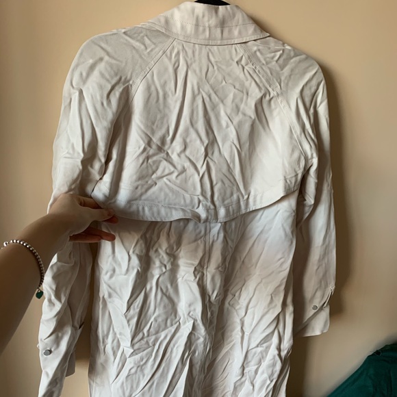 Aritzia spring trench coat - Picture 3 of 10